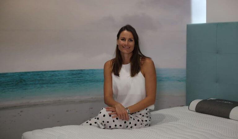 sara isakovic leticia vzmetnica mnenje