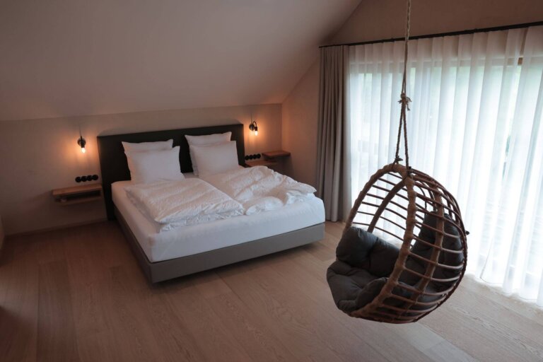 Posestvo Monstera Bine Volcic BoxSpring postelja