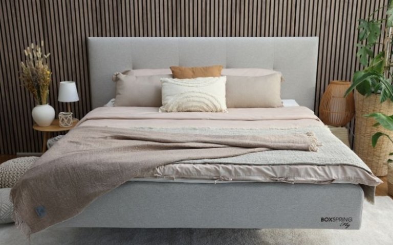 Po novo ležišče na sejem Lebdeča postelja BoxSpring Fly